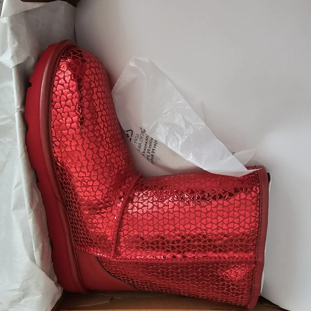NIB UGG Girls' Classic II Gel Hearts Boots (Youth) Size 5